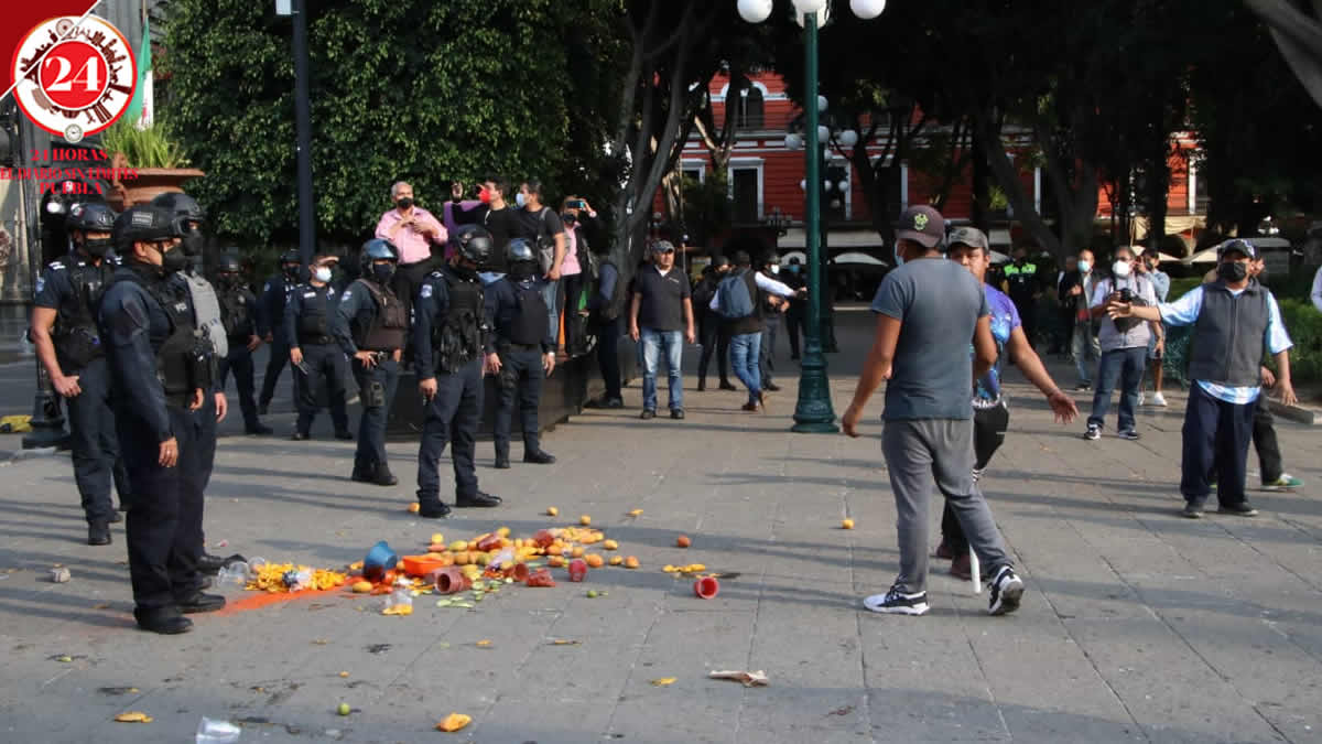 Resultan lesionados 2 servidores públicos tras agresión de ambulantes