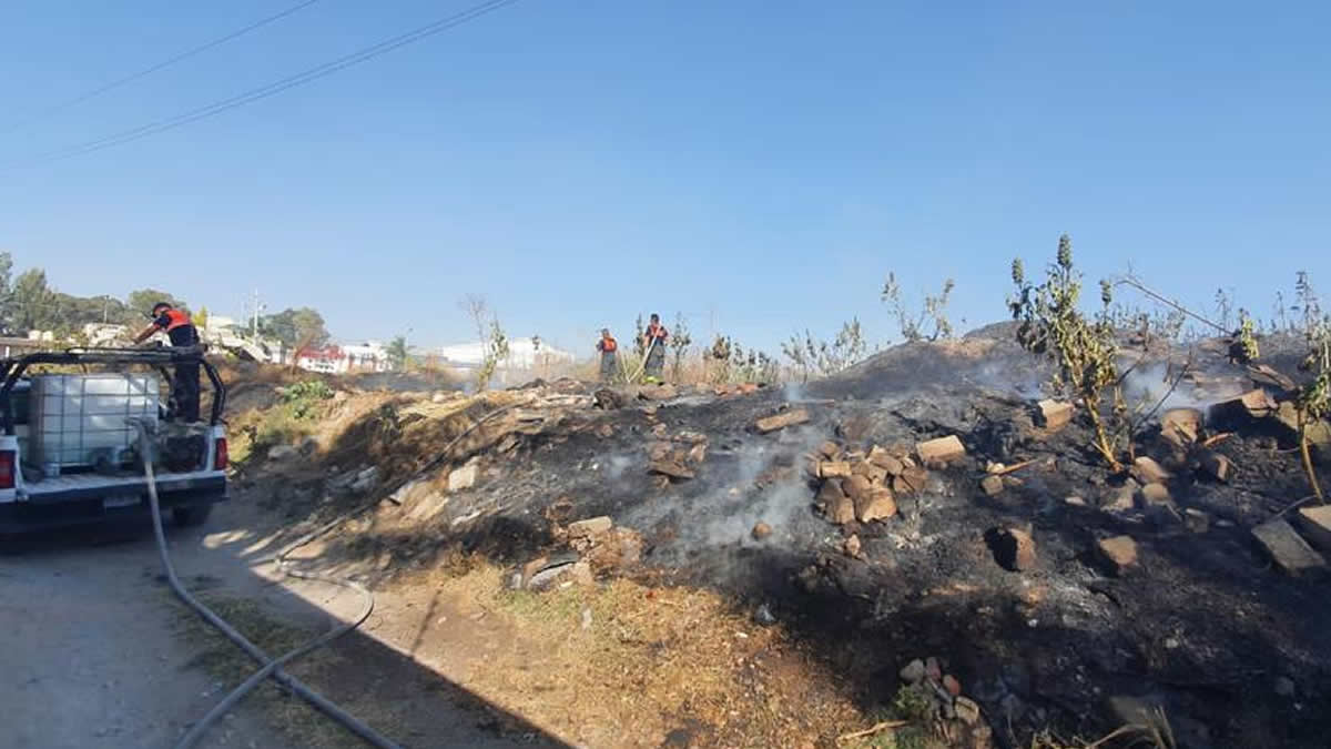 Sofocan 2 incendios en Tlaxcalancingo y Tonantzintla