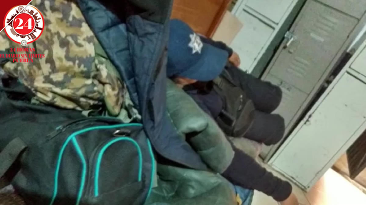 Evidencian a policías de Chiautla de Tapia durmiendo en horas de trabajo