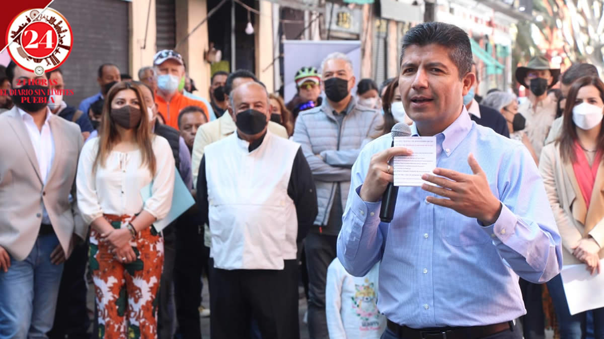 Entrega Eduardo Rivera rehabilitación del Andador Turístico 5 de Mayo