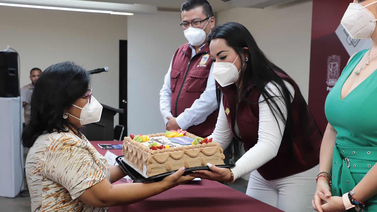 Entrega SEDIF pasteles a casas de asistencia de Atlixco, Amozoc, Cholula y la capital