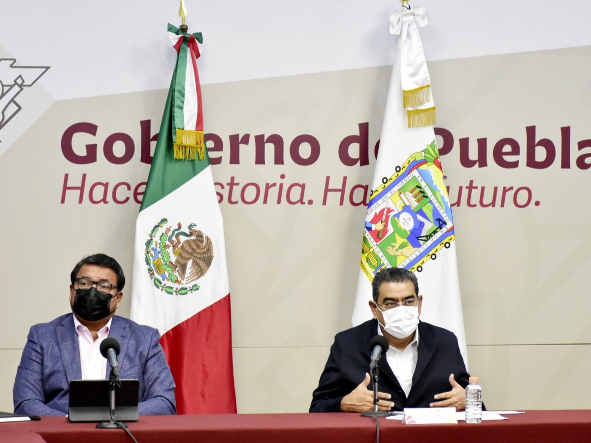 Pendiente gobierno estatal de la seguridad pública de Nealtican: SEGOB - El titular de la dependencia, Julio Huerta reportó que no existe un incremento de delitos CIUDAD DE PUEBLA, Pue.- El gobierno estatal está al pendiente de la seguridad y de las demandas de los habitantes de Nealtican, expuso el secretario de Gobernación (SEGOB), Julio Huerta Gómez, al reportar que, de acuerdo a información de la Secretaría de Seguridad Pública, no existe un incremento en los delitos en ese municipio. Durante la conferencia de prensa que encabeza el gobernador Sergio Salomón Céspedes Peregrina, el titular de la SEGOB destacó que existe comunicación y coordinación permanente con el alcalde, Germán Torres Romero para analizar el tema de manera puntual. Huerta Gómez agregó que el edil ha realizado diversas acciones, gestiones y solicitudes a los gobiernos estatal y federal, que buscan responder y mejorar las condiciones de seguridad pública en el municipio como lo demandan los pobladores. Finalmente, el funcionario reiteró el compromiso del gobierno estatal para escuchar y atender esta situación, así como reforzar las acciones de seguridad y bienestar de todas las y los poblanos.