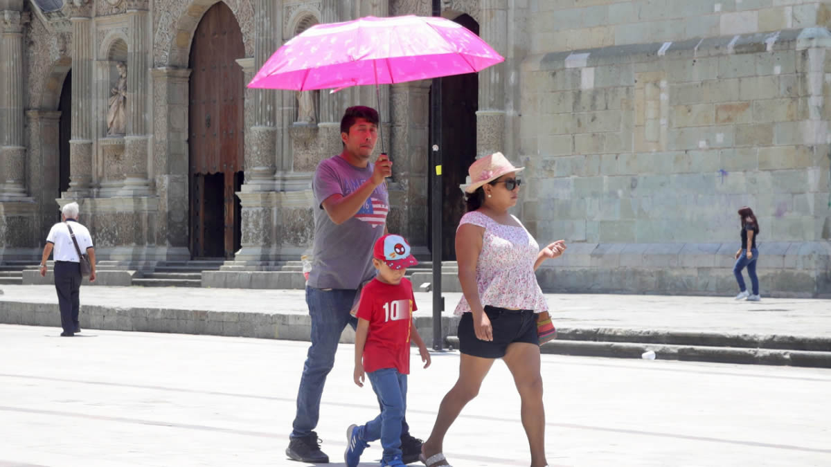 Altas temperaturas golpean a la población