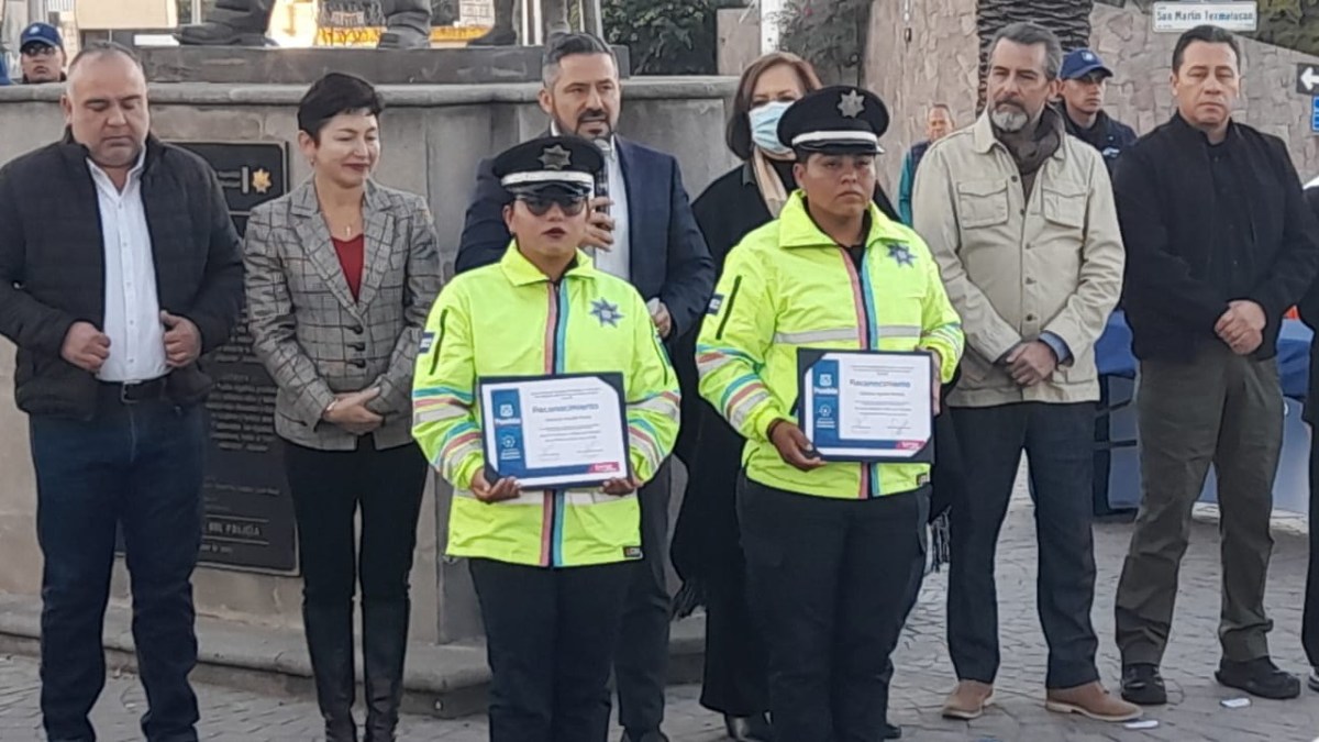 Entrega Adán Domínguez chalecos antibalas a policías y equipo a bomberos