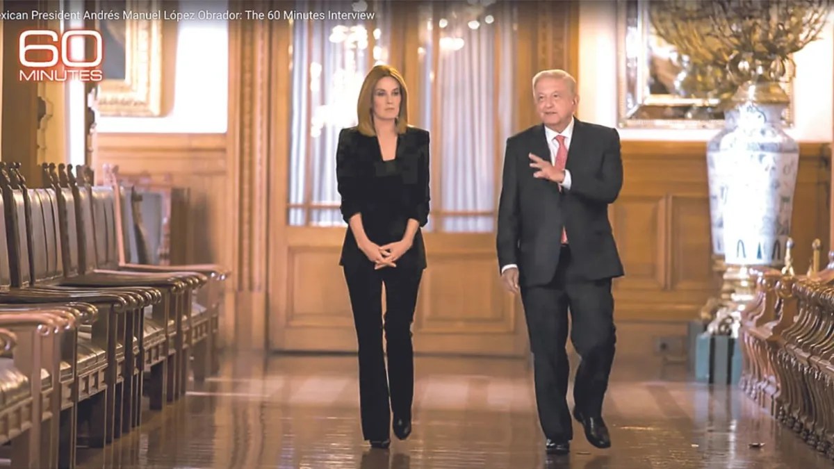 Foto: Especial | Exclusiva. El presidente López Obrador recibió en Palacio Nacional a la periodista Sharyn Alfonsi, conductora del programa 60 minutes de la CBS.