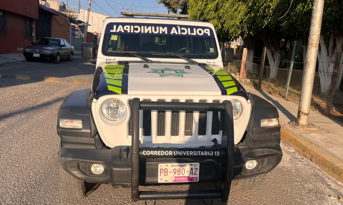 Patrulla de policía que embistió a un motociclista en la Colonia SNTE