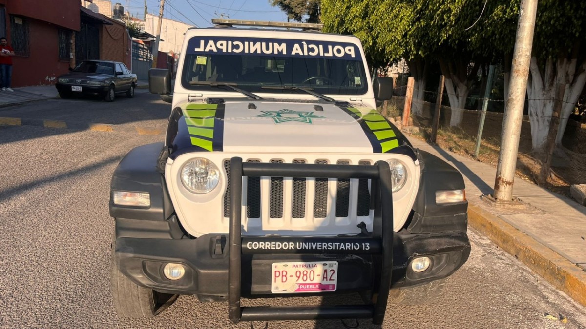 Patrulla de policía que embistió a un motociclista en la Colonia SNTE