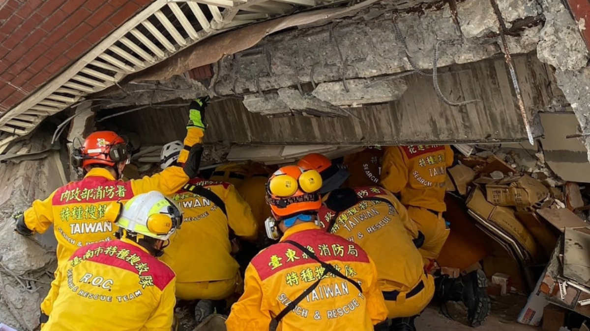 Foto: Especial. Autoridades ya trabajan para detectar si entre los escombros puedan encontrarse personas atrapadas.