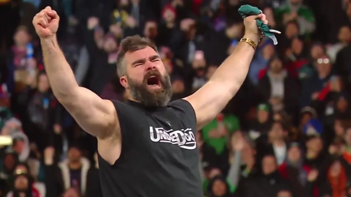 Foto: Captura de pantalla | Jason Kelce, exjugador de las Águilas de Philadelphia, apareció en el evento más grande de la WWE, Wrestlemania.