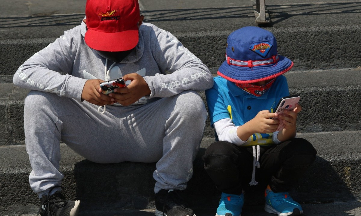 Sin embargo, para el año 2022 aumentó a 79.2%, es decir, aumentó el uso de celulares entre niñas y niños de seis años en adelante. 