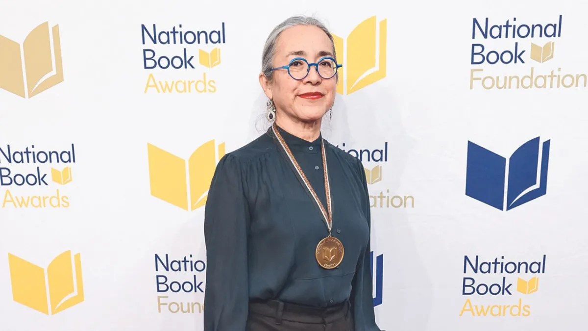 Foto: Especial | La escritora mexicana Cristina Rivera Garza es la ganadora del Premio Pulitzer de Literatura en la categoría Autobiografía y Memoria por su novela El Invencible Verano de Liliana