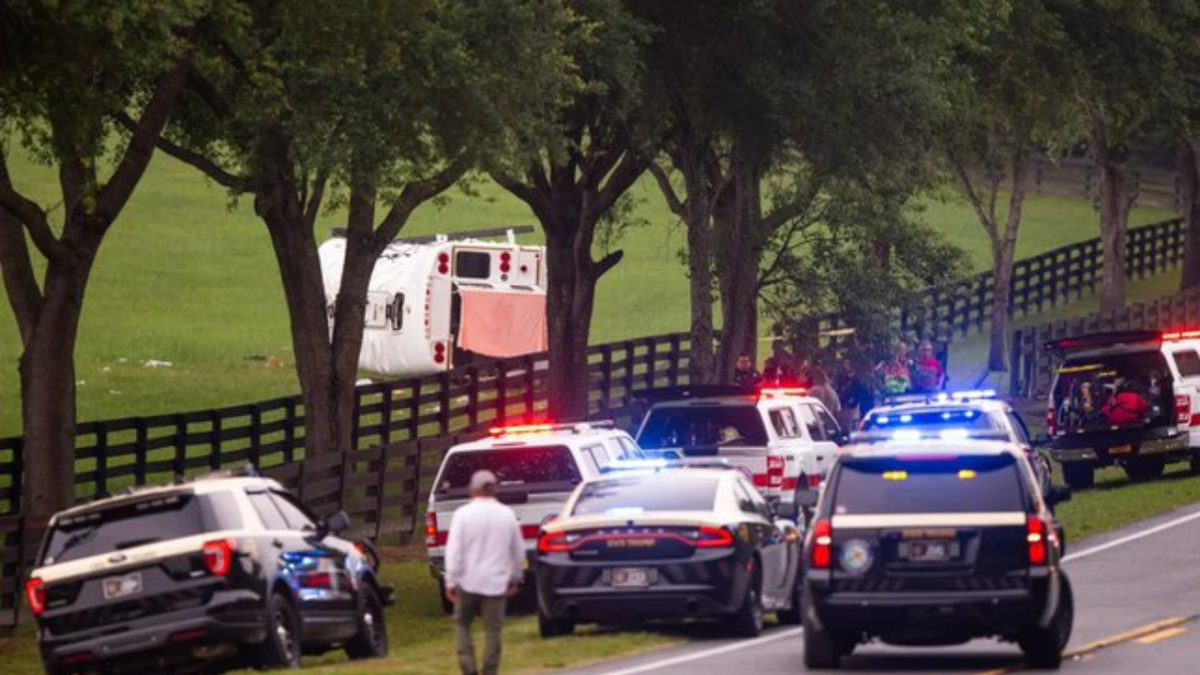 Foto: Especial. El saldo del accidente, hasta el momento, es de ocho personas muertas y al menos 40 lesionados, los cuales fueron traslados a hospitales.