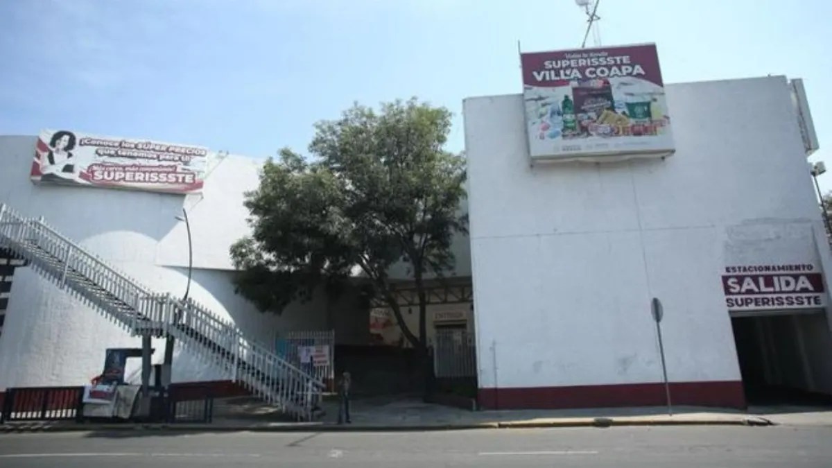 Tienda SuperISSSTE en la avenida Escuela Naval Militar