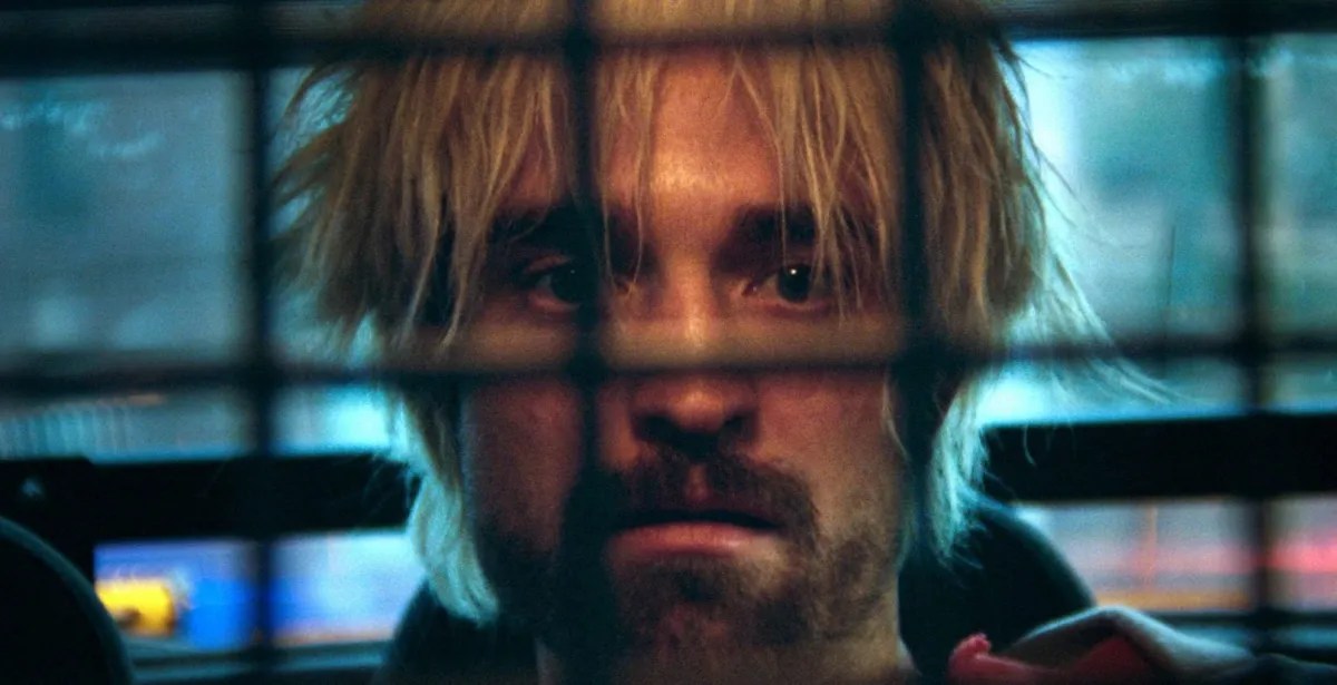 Foto: A24. Fotograma de Robert Pattinson en Good Time (2017).