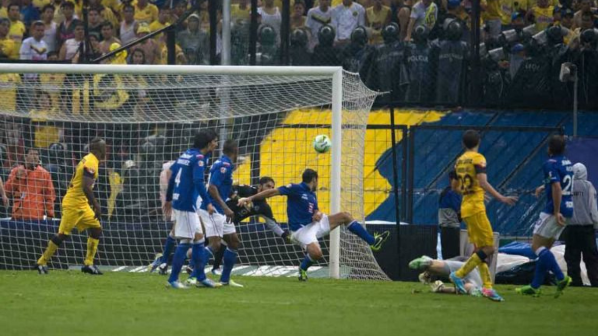 Foto: Especial | Desde 1971 hasta 2024, América y Cruz Azul han protagonizado una serie de instancias finales por diversos campeonatos.