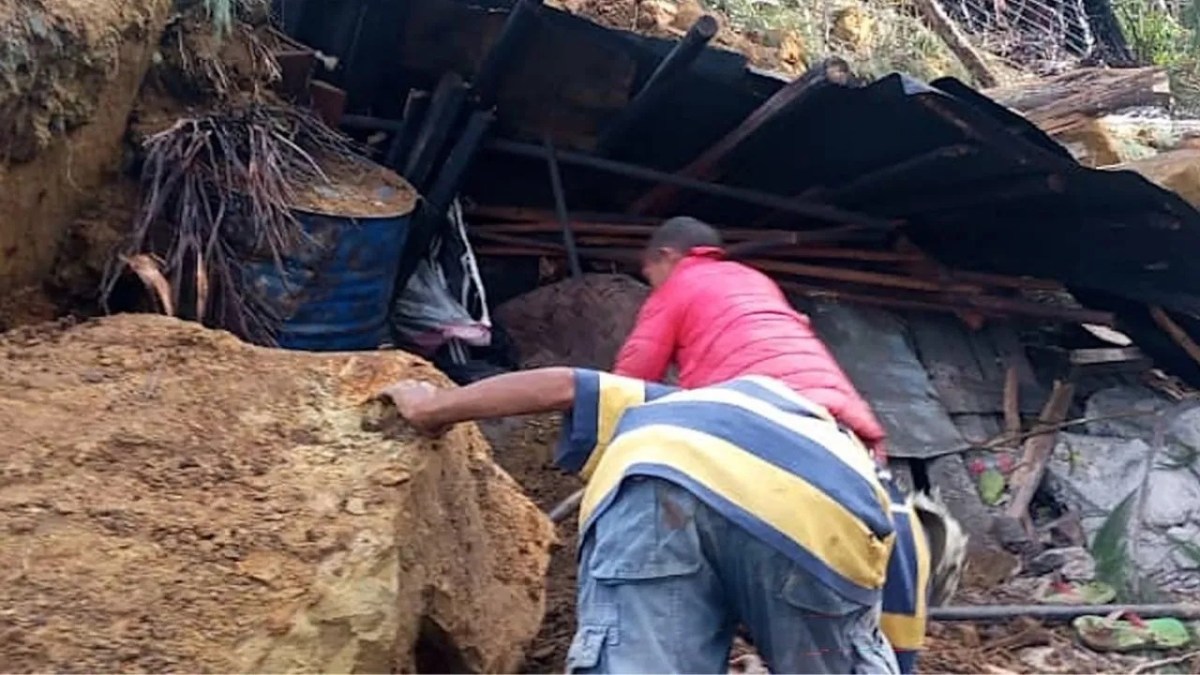 El pueblo de Yambali, situado en la ladera de una colina en la provincia de Enga, fue casi totalmente arrasado por un enorme deslizamiento de tierras | Foto: AFP