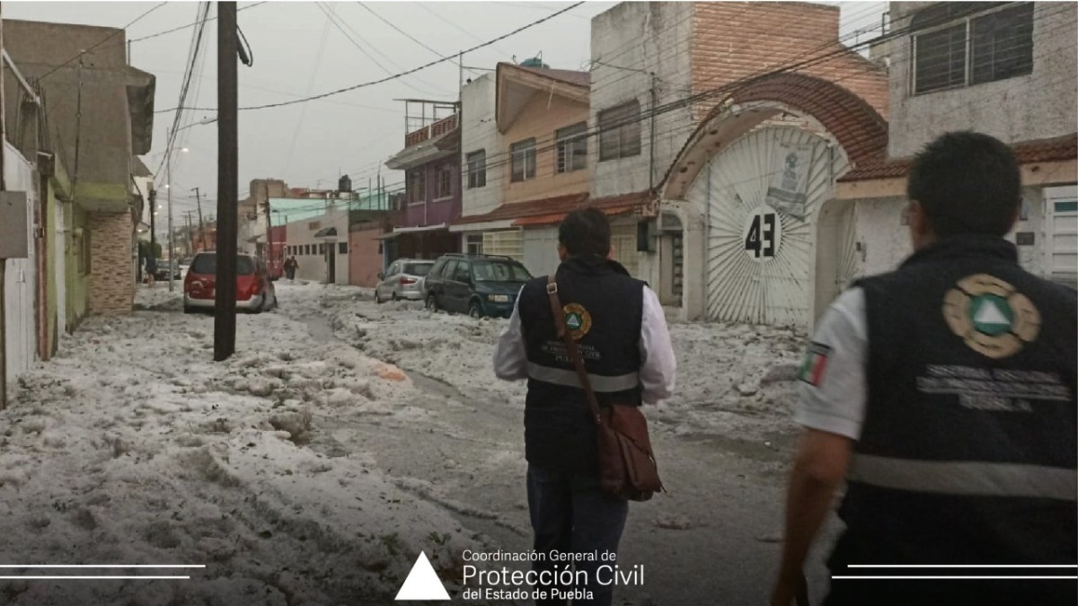 El secretario de Gobernación estatal, Javier Aquino Limón, pidió a la población seguir las recomendaciones en material de protección civil. | Foto: Especial