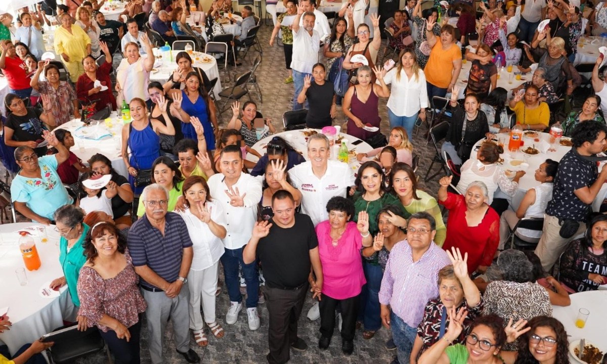 Pepe Chedraui convive con mujeres en el marco del 10 de mayo y afirma que en su administración habrá seguridad para todas ellas. | Foto: Especial