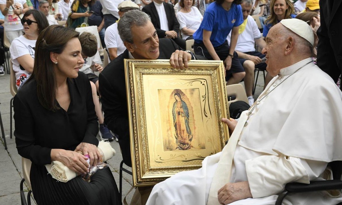 Pepe Chedraui dijo que en ese momento le pidieron bendiciones para su familia, para México y para la Angelópolis | Foto: @pepechedrauimx/x