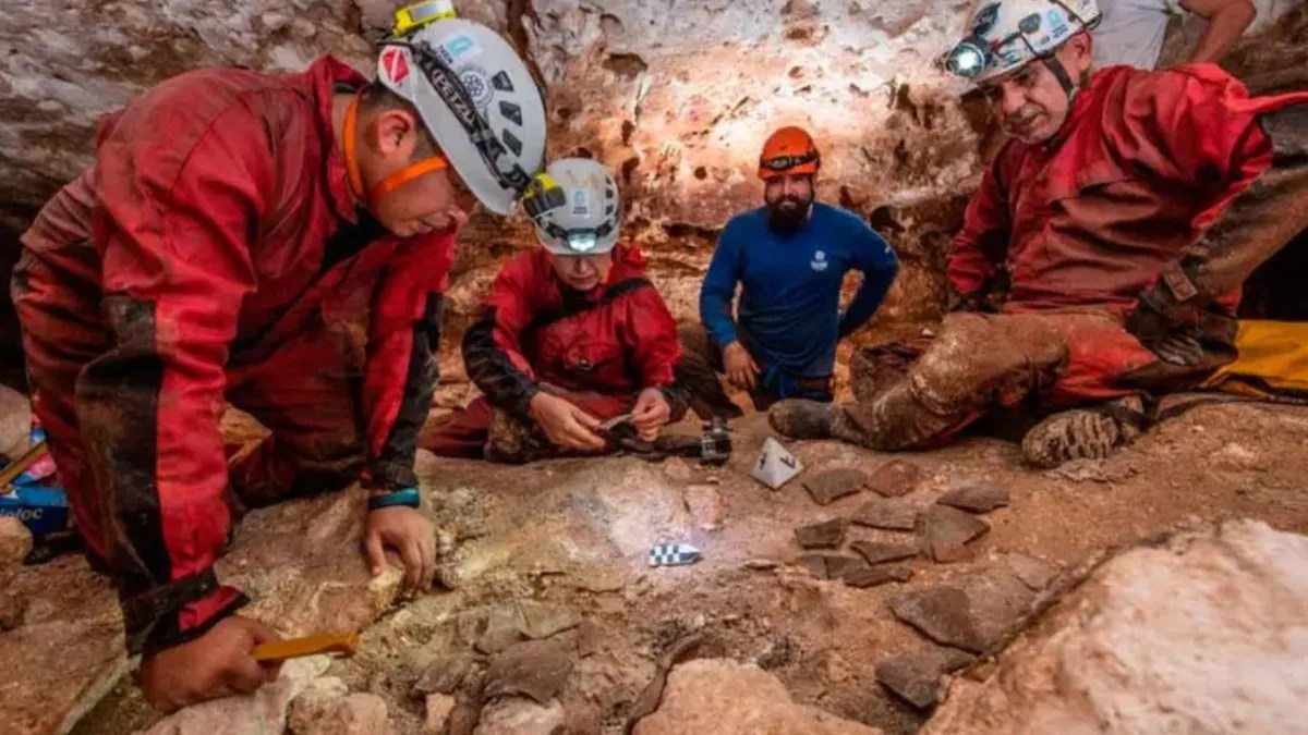 Foto: Especial | PATRIMONIO. Las obras de los arqueólogos son llevadas a cabo protocolariamente, pero detrás de ellos viene la maquinaria que destruye todo.