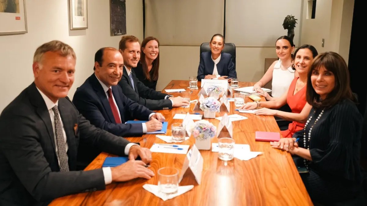 Foto: Especial | Economía. Claudia Sheinbaum se reunió con Kathryn McLay, presidenta y CEO de Walmart, ello para conocer el programa de inversiones en México de esta cadena de centros comerciales.