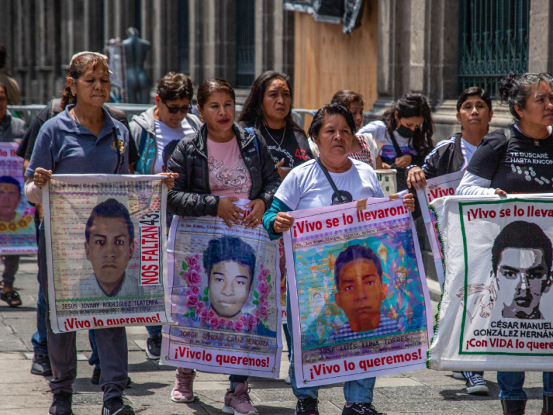 Ejército le miente a AMLO en caso Ayotzinapa: Padres