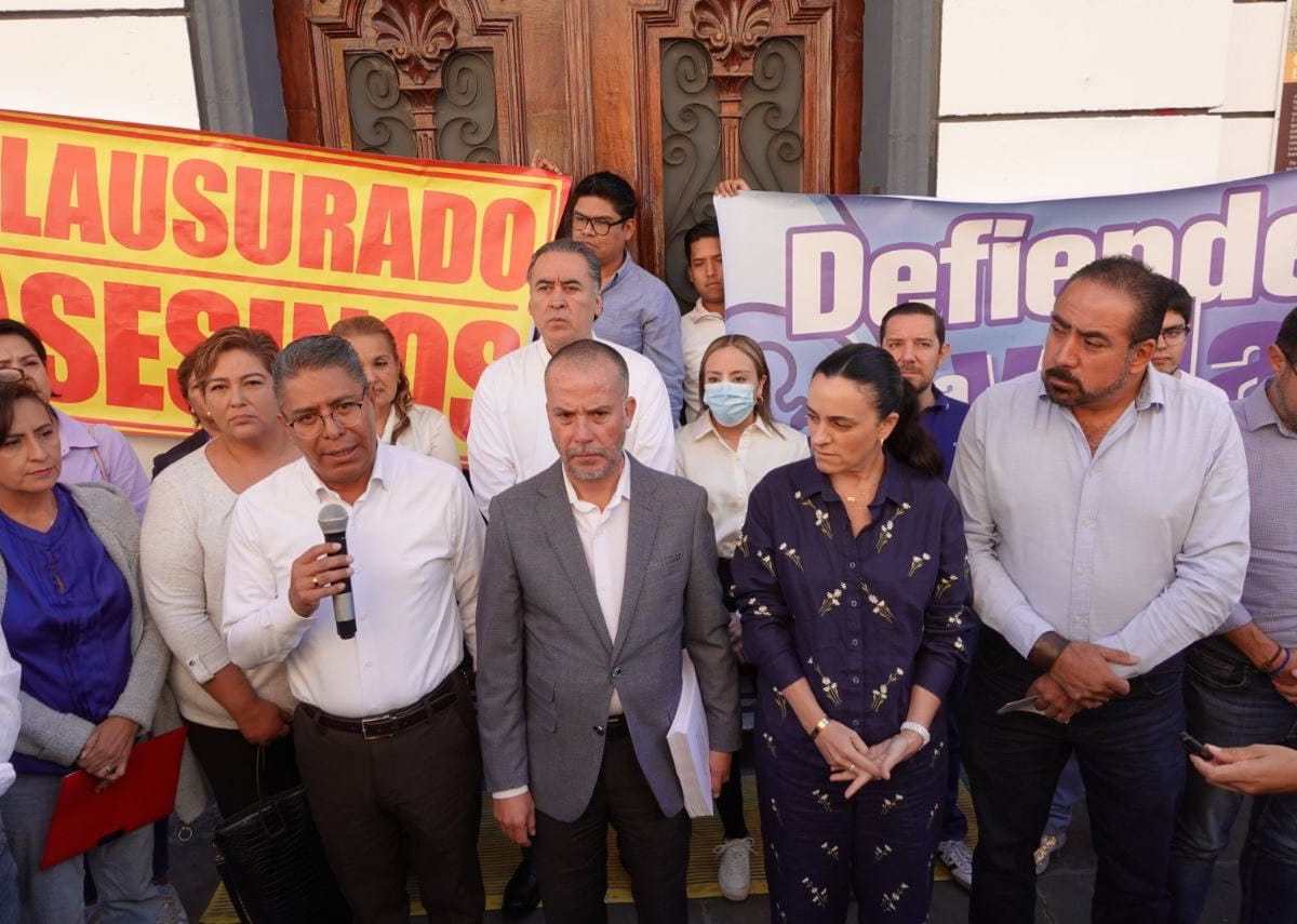 La tensión política se intensifica en el Congreso del Estado de Puebla, donde el Partido Acción Nacional (PAN) ha anticipado la expulsión de aquellos diputados sin partido que, con antecedentes en el blanquiazul, voten a favor de la Interrupción Legal del Embarazo (ILE). Este lunes, el Pleno del Congreso discutirá la polémica iniciativa que ha dividido opiniones y generado manifestaciones.