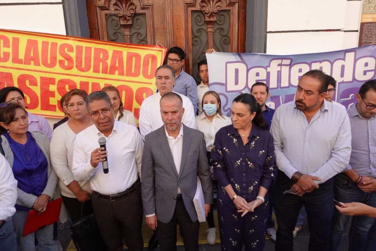 La tensión política se intensifica en el Congreso del Estado de Puebla, donde el Partido Acción Nacional (PAN) ha anticipado la expulsión de aquellos diputados sin partido que, con antecedentes en el blanquiazul, voten a favor de la Interrupción Legal del Embarazo (ILE). Este lunes, el Pleno del Congreso discutirá la polémica iniciativa que ha dividido opiniones y generado manifestaciones.