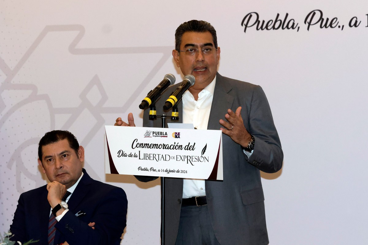 El sector automotriz en Puebla seguirá creciendo. A través de una entrevista con ADN40, el gobernador electo Alejandro Armenta Mier hizo hincapié en la inversión de más de 2 mil millones de dólares que Audi y Volkswagen harán en sus plantas para la producción de autos eléctricos.