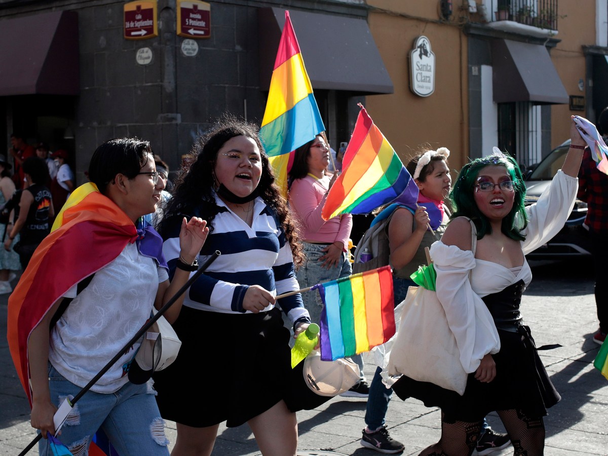 Mediante un comunicado, personas de la comunidad LGBTIQ+ y activistas pidieron a Congreso de Puebla despenalizar el aborto y reconocer los derechos de las infancias trans. Exigen que se cumpla con la regulación hecha por la Suprema Corte de Justicia de la Nación en materia de Interrupción Legal del Embarazo (ILE) y que se haga válido el Reconocimiento a las Infancias Trans antes de concluir su periodo legislativo