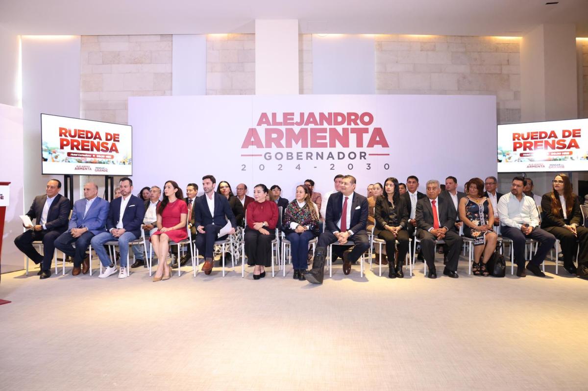 Alejandro Armenta, gobernador electo, informó que se reunió en días pasados con quien será el Secretario de Seguridad Pública Federal, Omar García Harfuch, con quien se llevará a cabo una coordinación operativa estratégica en seguridad, para que los tres órdenes de gobierno asuman su responsabilidad.