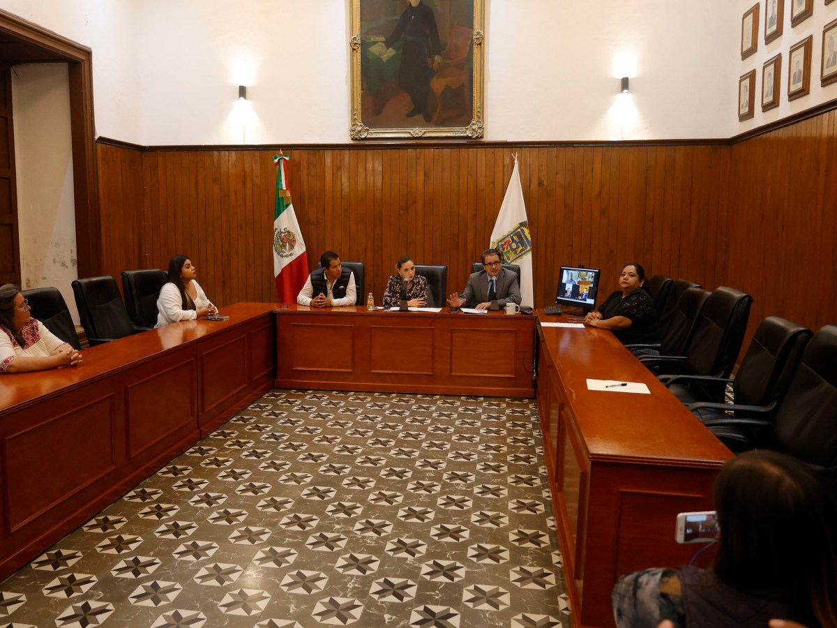 Los integrantes del Cabildo del ayuntamiento de San Pedro Cholula votaron abrumadoramente en contra de recibir una compensación o bono al concluir la administración 2021-2024. La propuesta, que contemplaba un monto de 500 mil pesos, fue presentada durante la sesión de cabildo del día de hoy, marcando así un punto crítico en las dinámicas internas de la entidad.